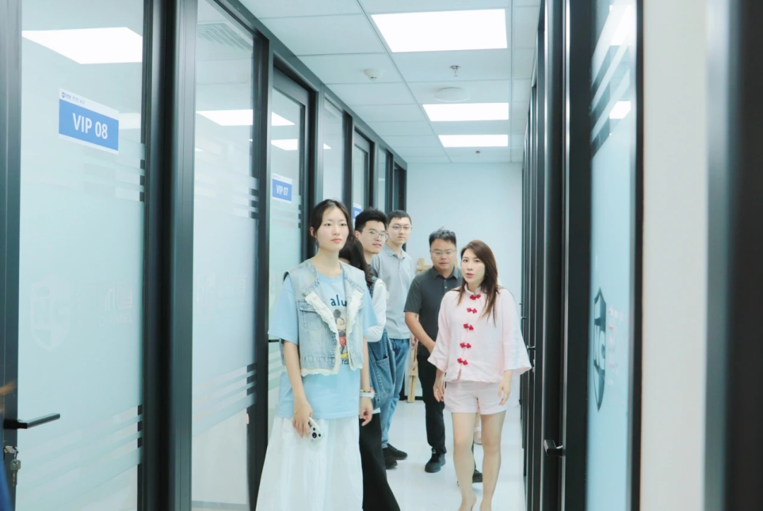 厦门大学四院师生赴新航道厦门学校参访交流