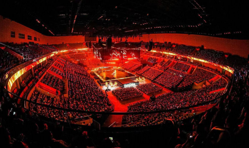 椰风伴歌声，万人赴三亚：一场文旅与消费的双向奔赴